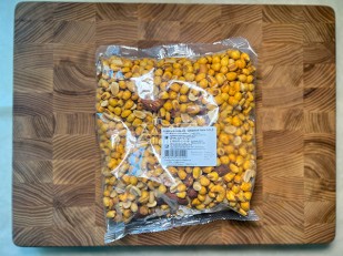 Мучные полоски ФИОЛЕТОВЫЕ со вкусом острых куриных крылышек 76 гр: Ореховая смесь ж/с с кукурузой со вкусом 