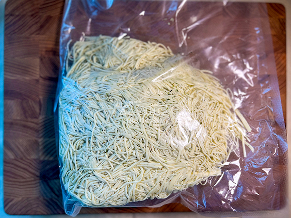 Сырный продукт ФЕРМЕРСКИЙ паутинка  укроп/чеснок в Комсомольске-на-Амуре