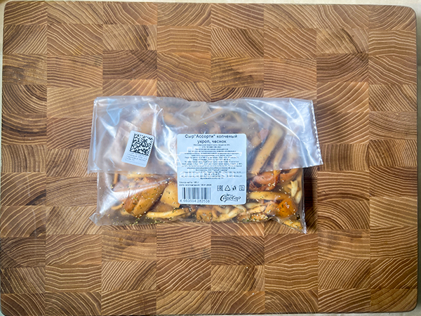 Сыр 150 гр ГОРНЫЙ СЫРОВАР (Ассорти копчёный с укропом и чесноком) в Комсомольске-на-Амуре